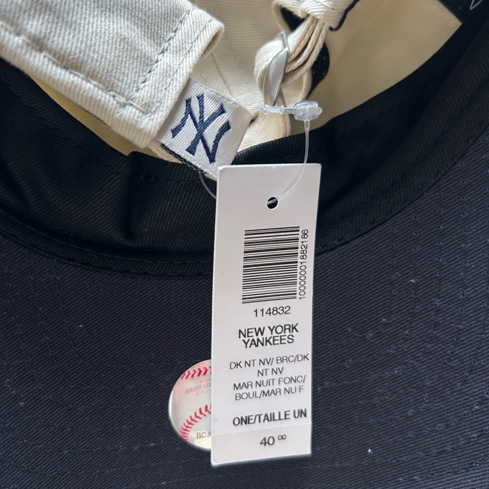 New Era Aritzia New York Yankees hats NWT - Picture 5 of 7